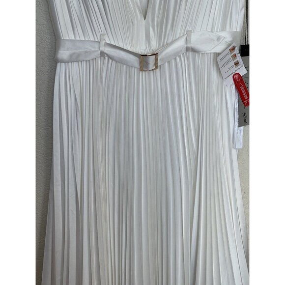 Elegant White Pleated Dress - Picture 10 of 14